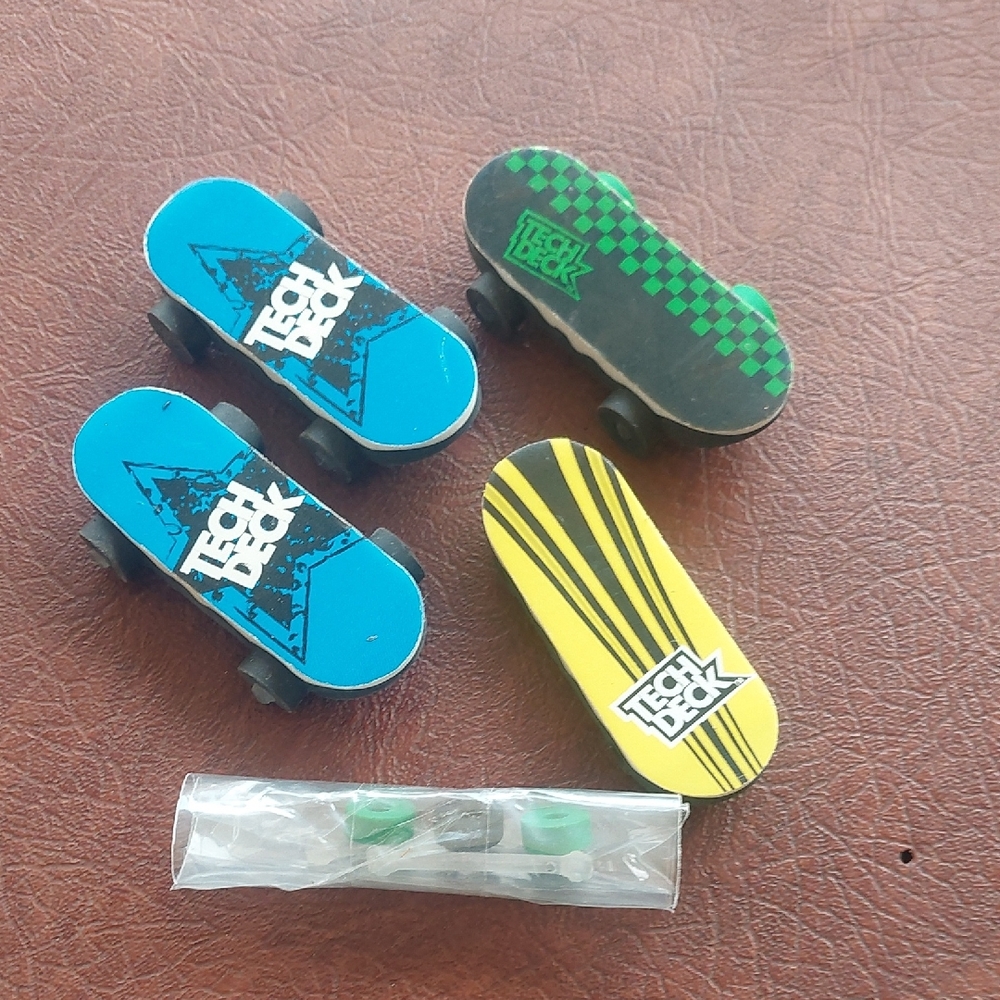Lot of 4 Vintage Tech Deck Bendy Board Erasers: 3 Complete Boards w/ Spares